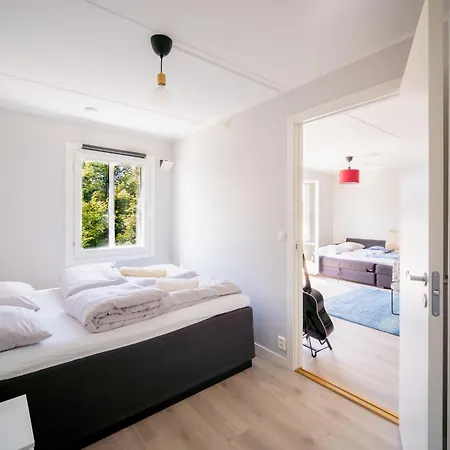 Refurbished And Spacious 1 Bedroom شقة *